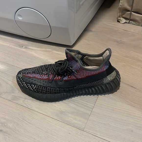Adidas Yeezy Boost 350 V2 - Picture 4 of 4